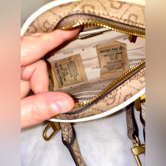 Guess Golden Brown Handbag so little and so cute 🥰! - Picture 4 of 8